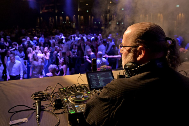 Platzhalter: DJ Sony und eine große Veranstaltungsgesellschaft